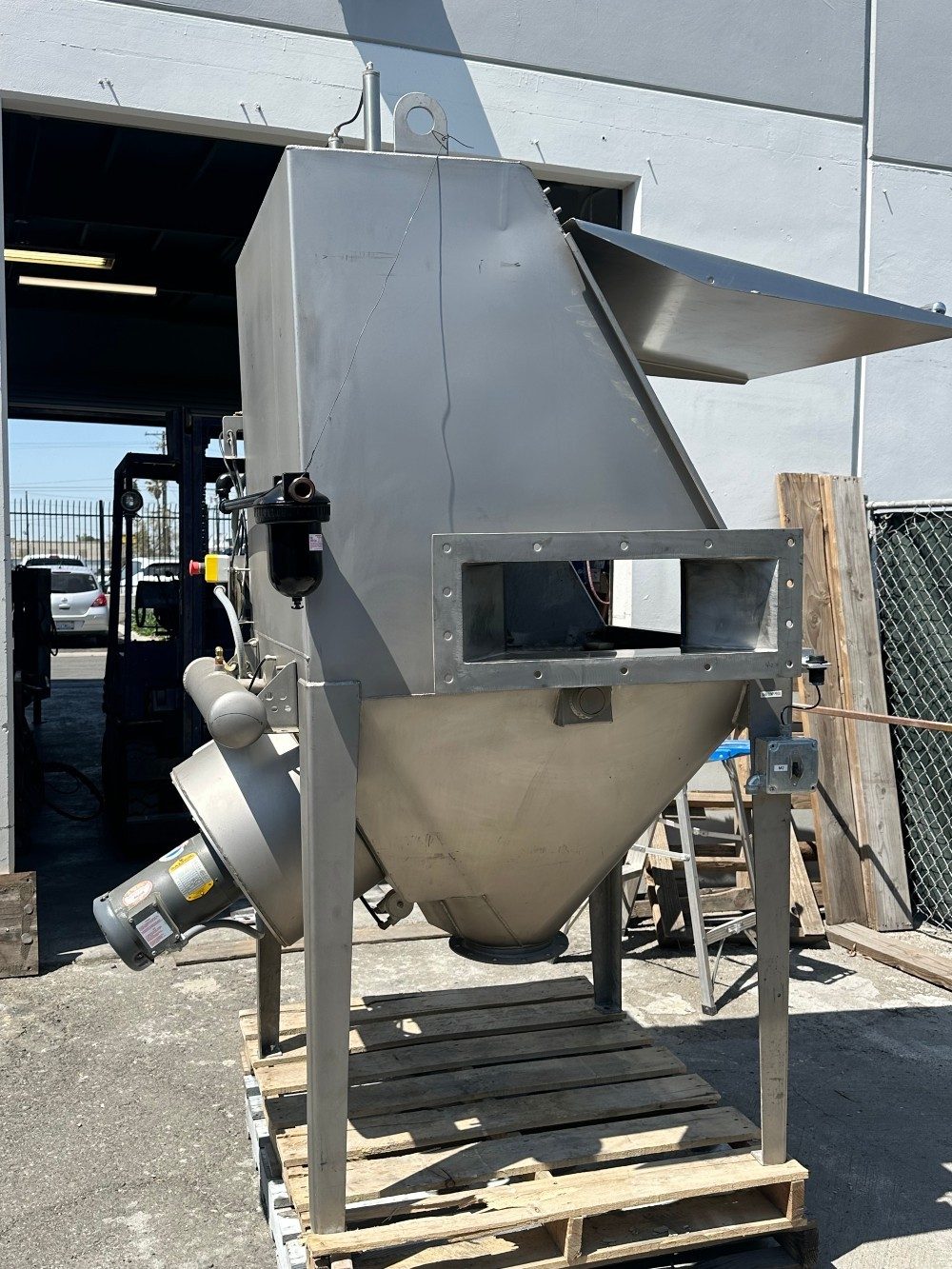 Stainless steel bag break station