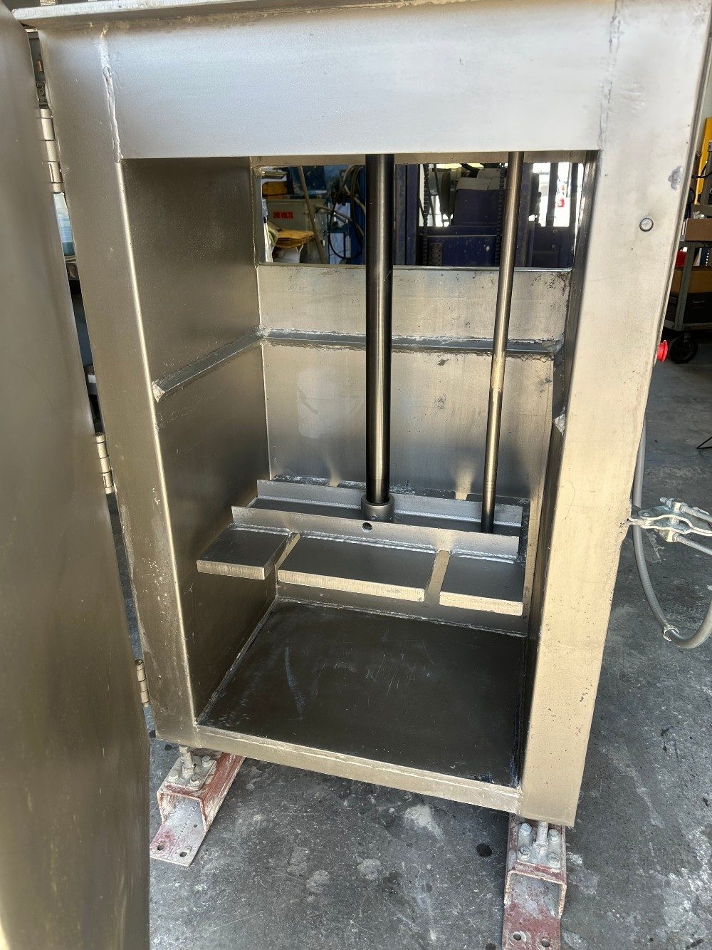 Stainless steel bag break station interior detail