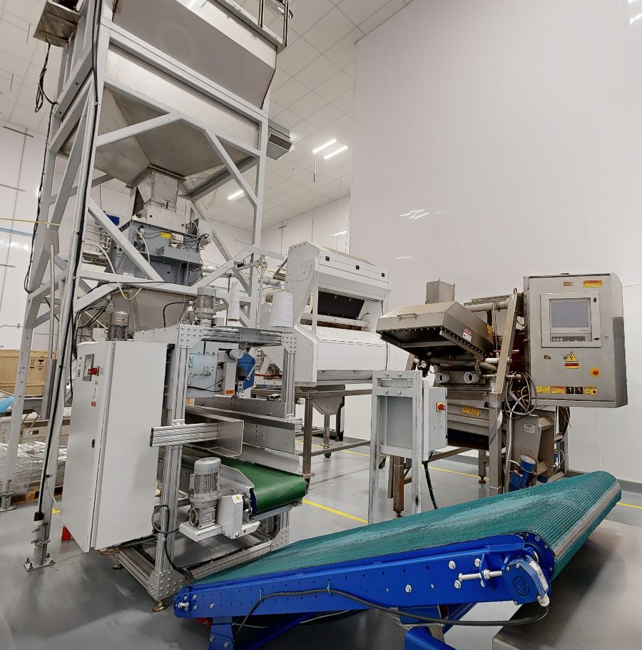 Manual bagging line conveyor system
